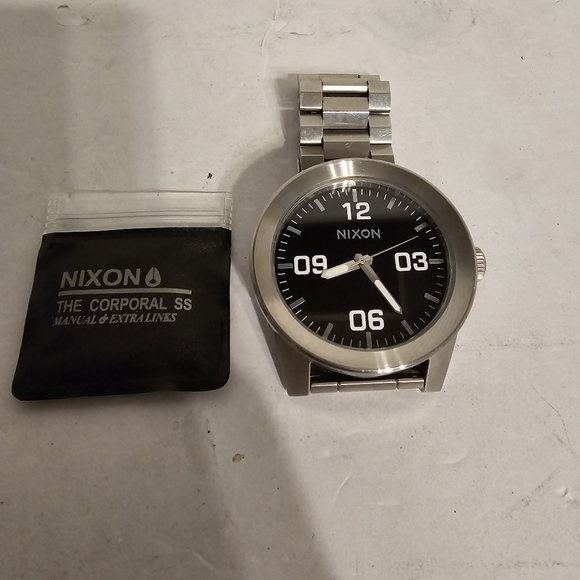 Nixon Other - Nixon corporal
